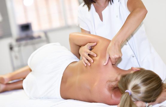 Back pain can be treated by chiropractic